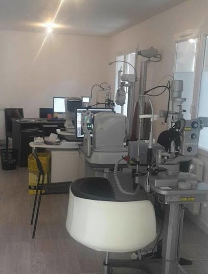 Putano Serena / PREMIERE VISION, Ophtalmologue au Haillan