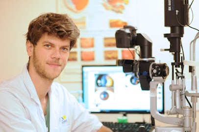 Dr Valentin BACHET, Ophtalmologue à Saint-Malo