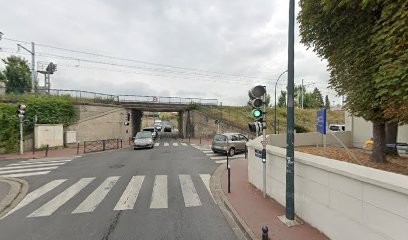 Scm Kugi, Ophtalmologue à Saint-Maur-des-Fossés