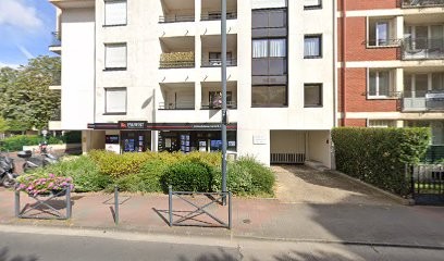 Docteur Nassima Benhatchi, Ophtalmologue à Vanves