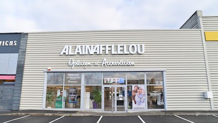 Alain Afflelou, Opticien à Landerneau