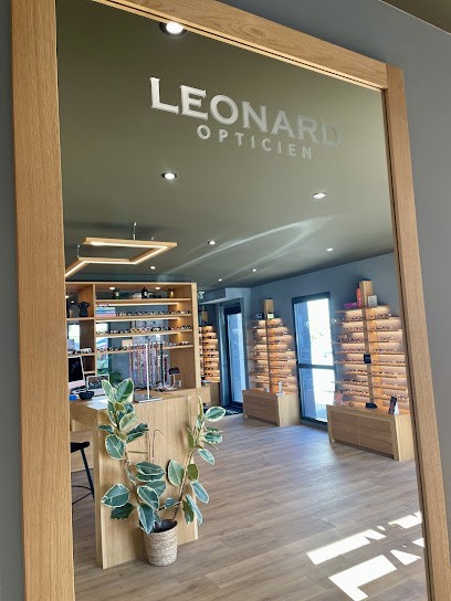 Leonard Opticien, Opticien aux Angles