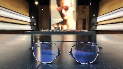 CAROLE MAZEL OPTICIEN, Opticien à Ménétrol