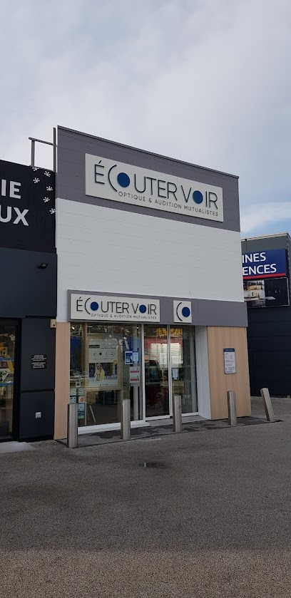 Les Opticiens Mutualistes, Opticien  